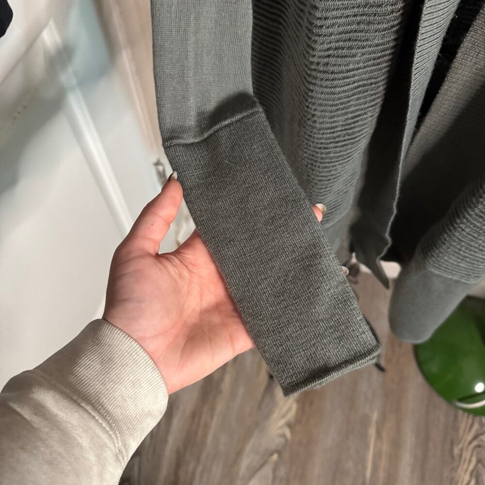 Lululemon Sit In Lotus Wrap II Medium Gray - Picture 4 of 9